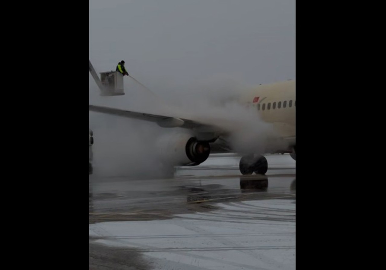 Sosiri și plecări cu întârzieri la aeroportul din Chișinău: „Aeronavele necesită proceduri speciale de dejivrare”  