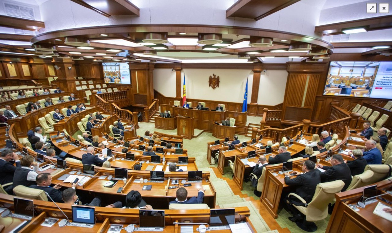 Doina Gherman și Vlad Batrîncea, realeși în funcțiile de vicepreședinți ai Parlamentului: 15 membri ai Biroului permanent și 12 comisii