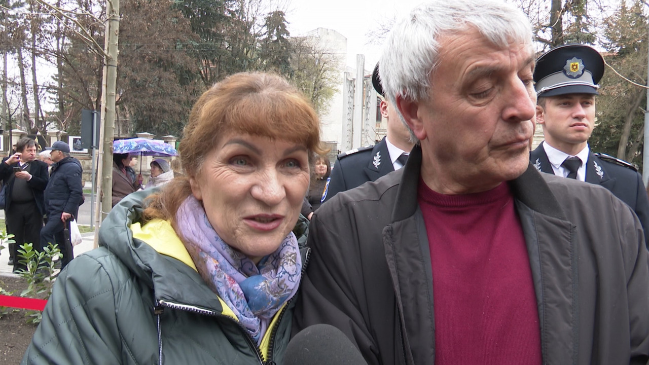 „*Văzând câtă lume este aici. Este cu inima în România şi îşi doresc această Unire şi noi ne dorim să fim cu România Mare.*”