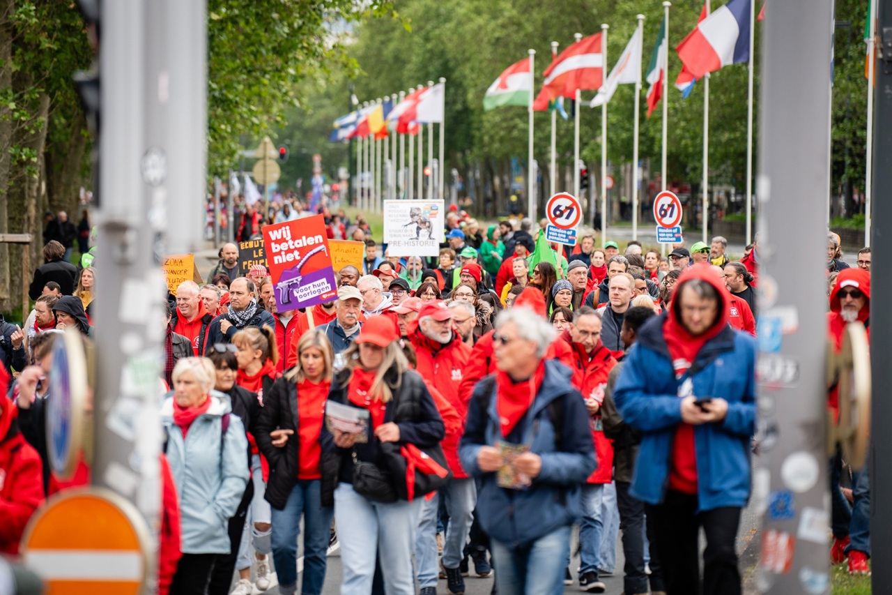 Mii de oameni au protestat la Bruxelles: Transportul public a fost perturbat