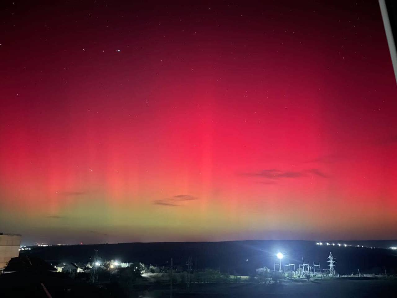 Spectacol nocturn: Aurora boreală a fost vizibilă în Republica Moldova în urma unei furtuni geomagnetice puternice