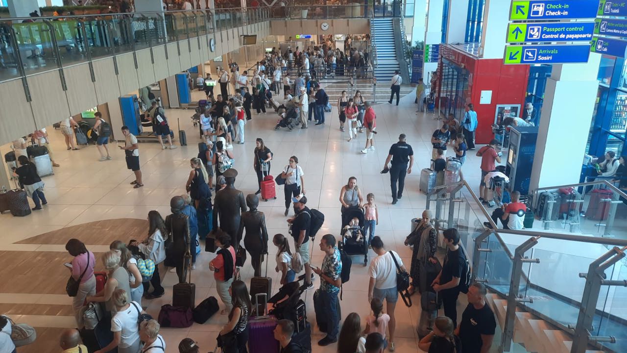 Aglomerația de la aeroport: Motivele invocate de autorități și soluțiile propuse de experți
