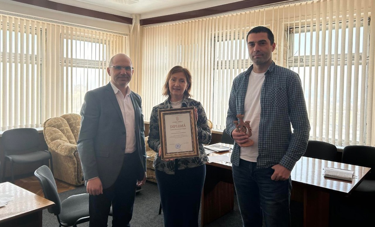 В Национальный день культуры коллектив "Радио Молдова" получил диплом и приз за популяризацию народных ремёсел