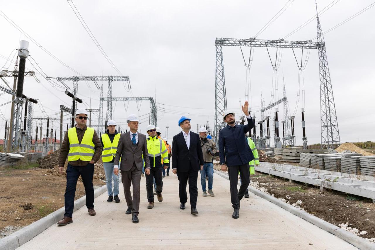 Tofan și Junghietu au vizitat Stația electrică Chișinău. Energizarea este planificată până la sfârșitul lunii octombrie