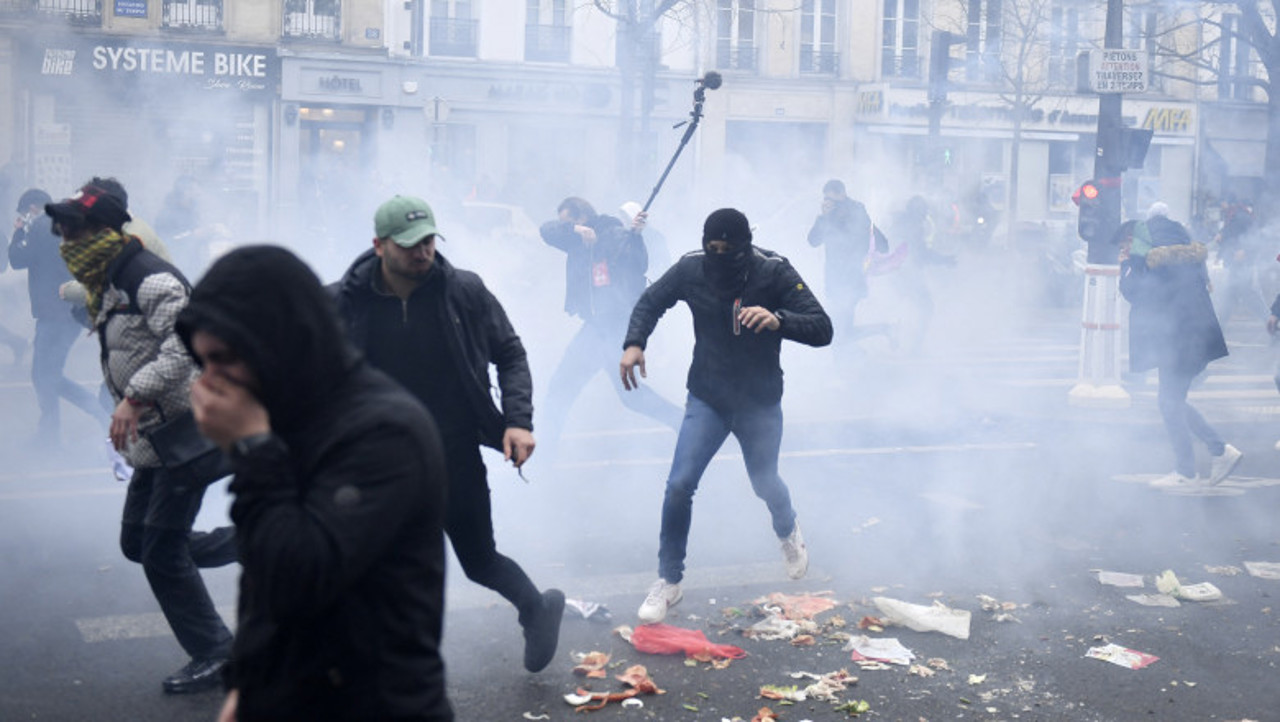 Kurds clash with Paris police for 2nd day after killings 