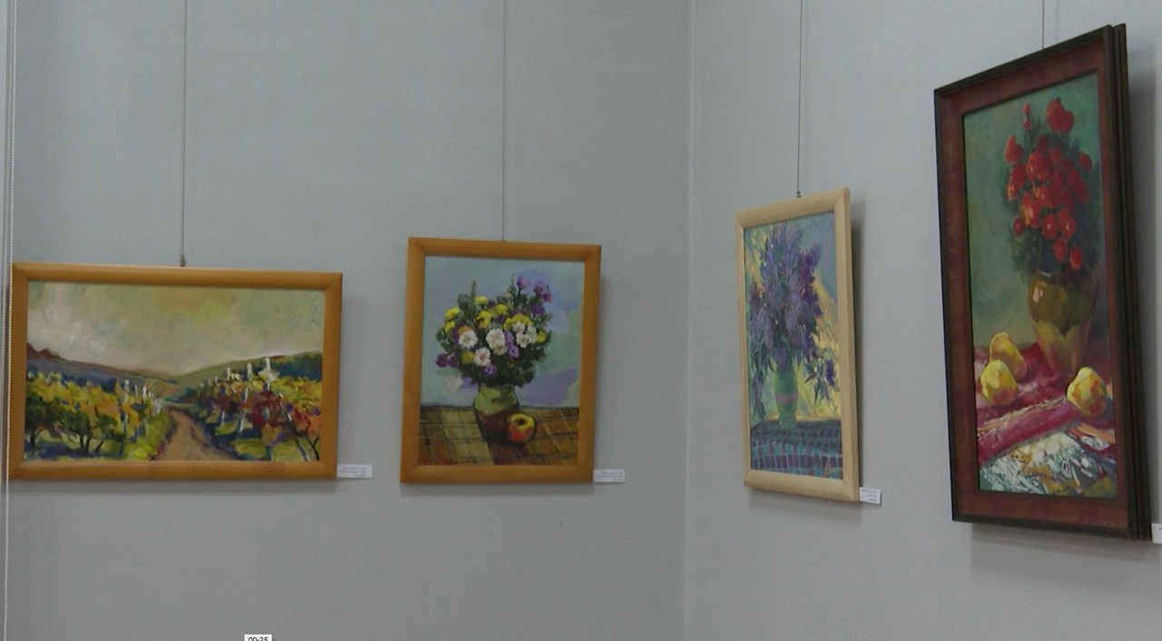 Expoziție plină de culoare la Salonul de Arte de la Biblioteca Națională 