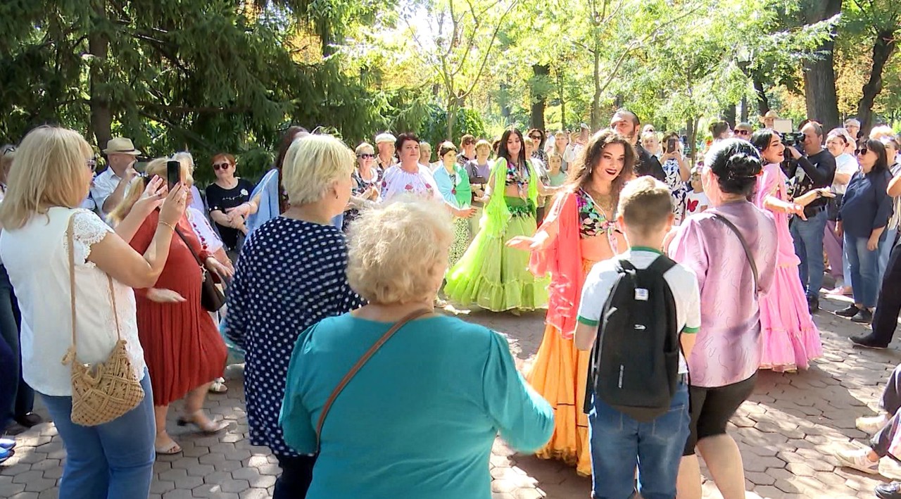 Diversitatea culturală, sărbătorită în Grădina Publică: Peste 20 de comunități etnice și-au prezentat tradițiile