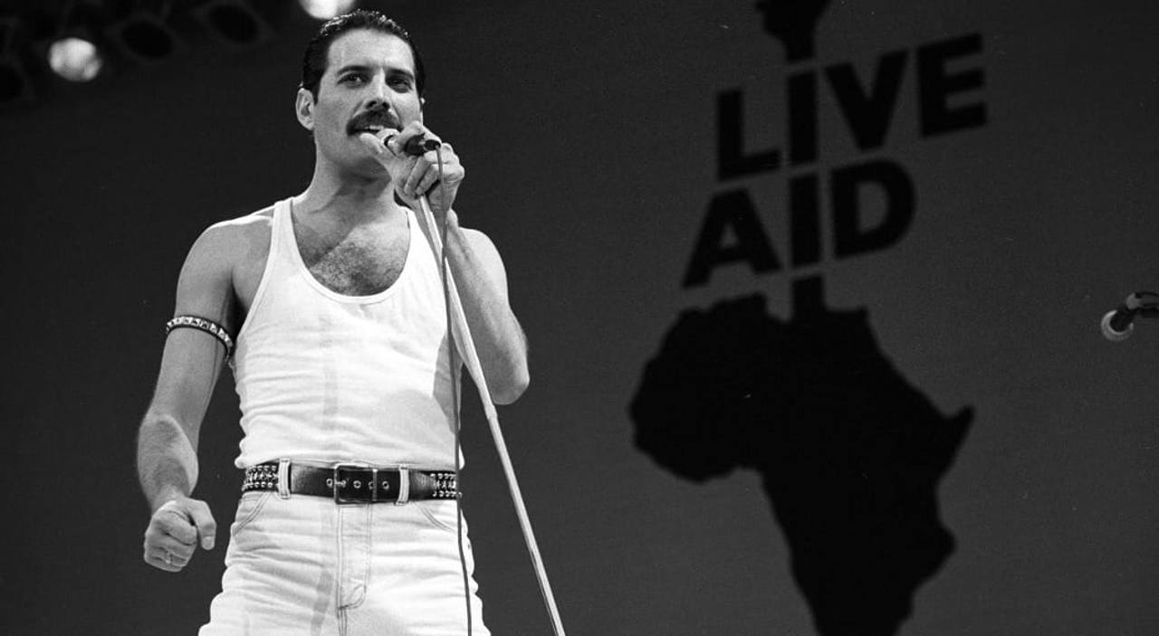 Calendarul Zilei // În 1991 a decedat Freddie Mercury, solistul trupei Queen 