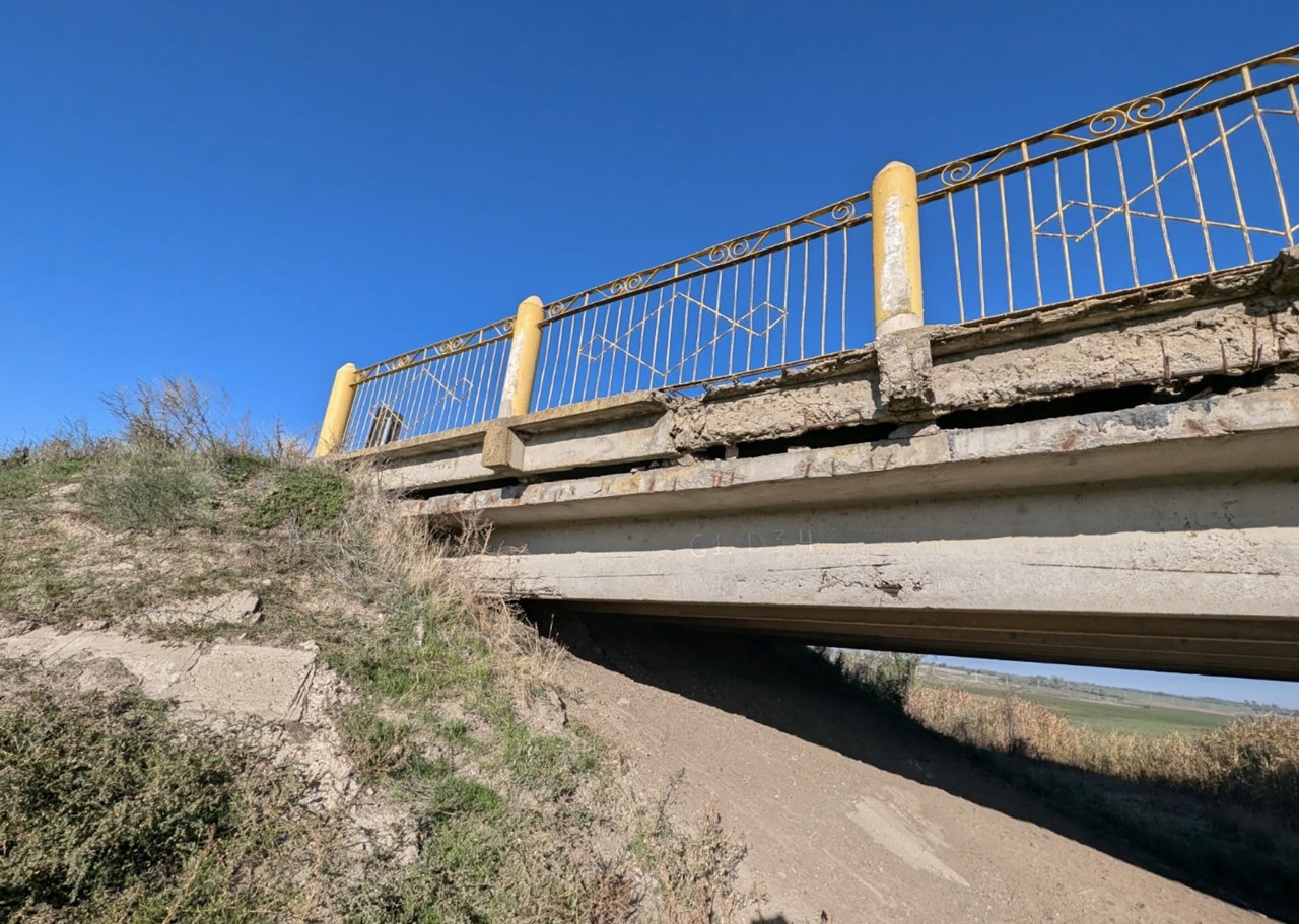 Podul peste râul Lunguța intră în reconstrucție: șoferii vor trebui să se deplaseze pe un drum de ocolire 