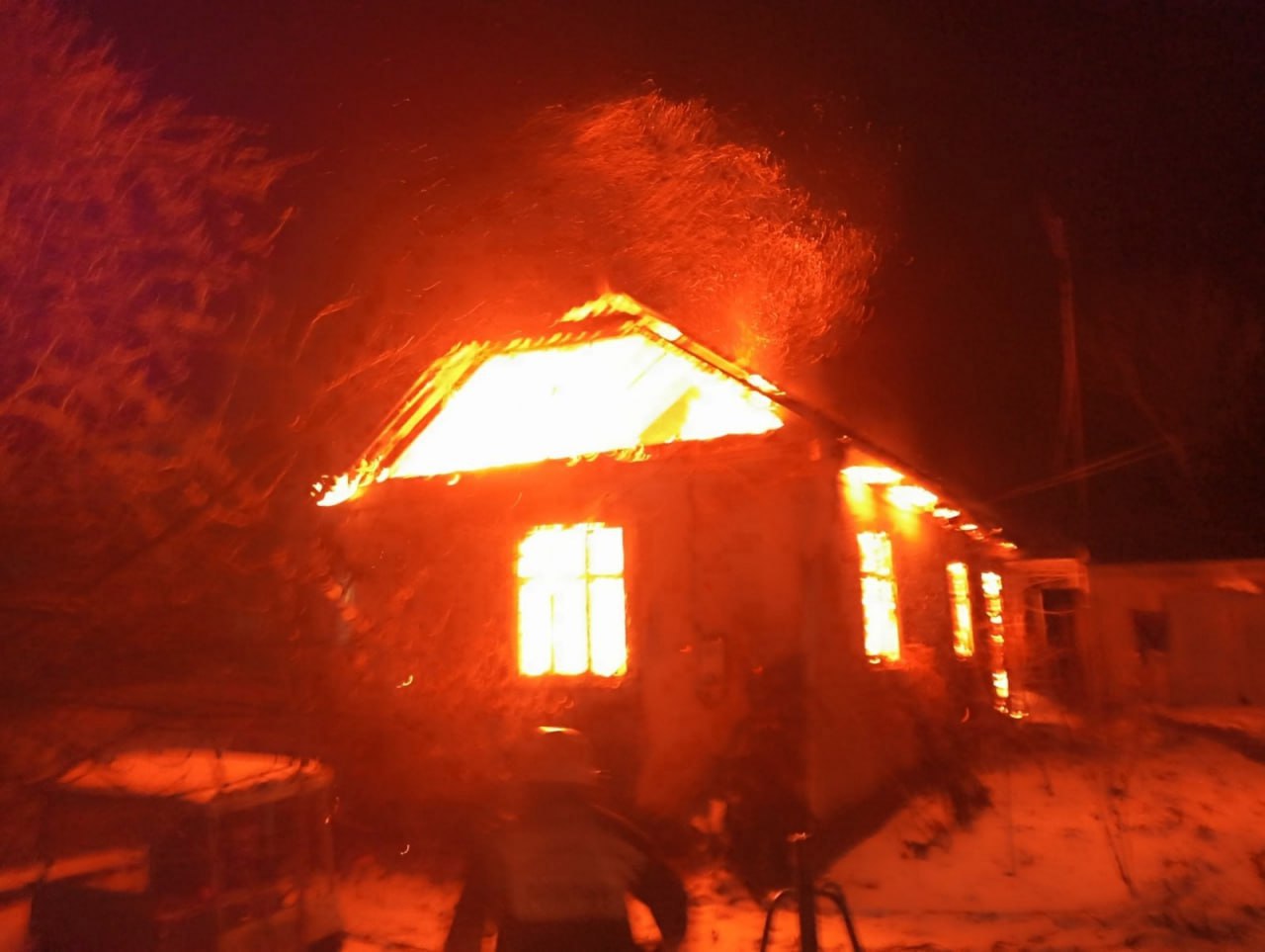  Două femei în vârstă de 83 și 89 de ani, găsite carbonizate în urma a două incendii