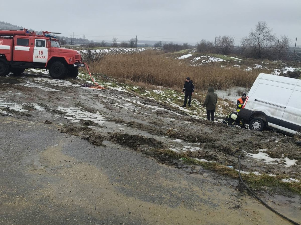 Emergency crews ensure medical access as ice grips Moldovan highways