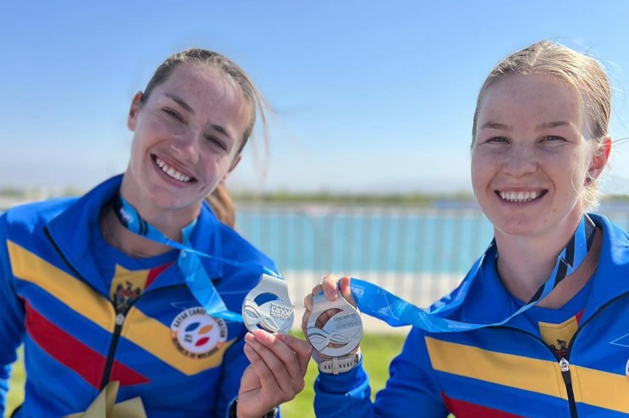 Au adus medaliile acasă! Campionul mondial Serghei Tarnovschi, vicecampioanele Daniela Cociu și Maria Olărașu întâmpinați la aeroport cu flori 