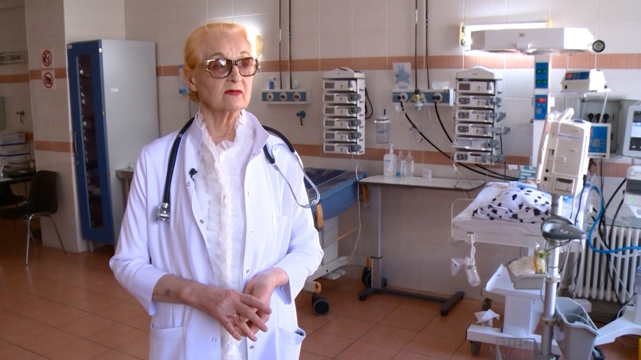 Curaj și empatie | Eva Gudumac, chirurgul pediatru care de peste șase decenii salvează viețile copiilor  