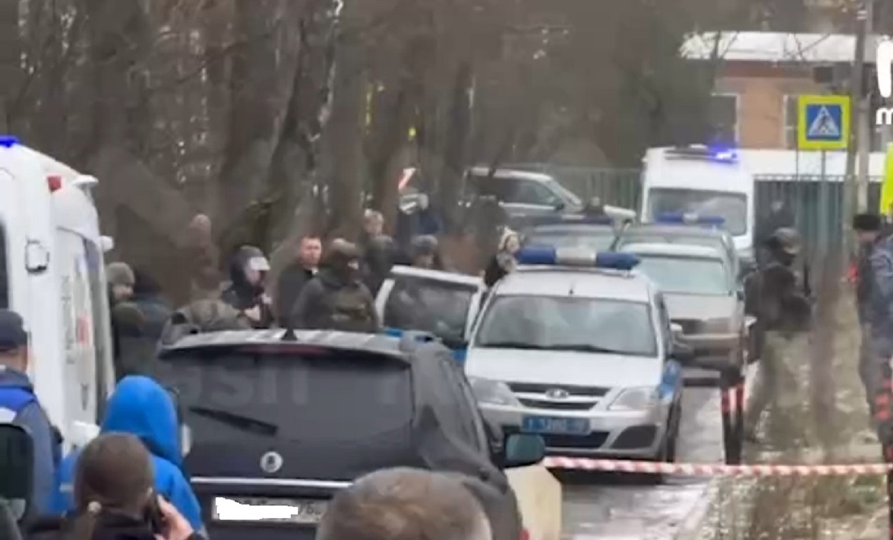 В Подмосковье подросток устроил поножовщину в школе