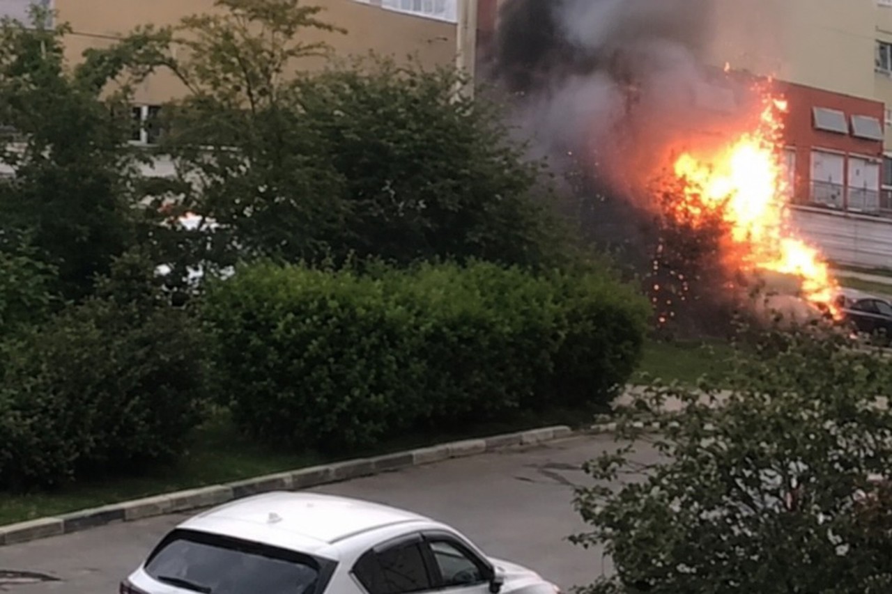 Un automobil a explodat lângă Moscova. Canale Telegram anunță moartea unui general-locotenent 