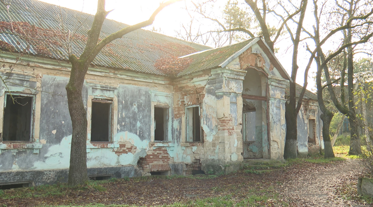 Campanie Moldova 1 | SALVAȚI CONACELE AFLATE ÎN PARAGINĂ: Conacul din Leuntea, simbol al rafinamentului francez, riscă să dispară