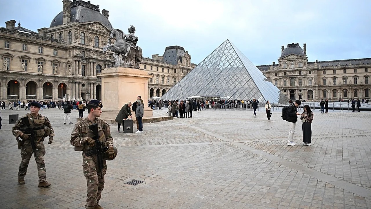 €88m Louvre jewel heist highlights museum security flaws