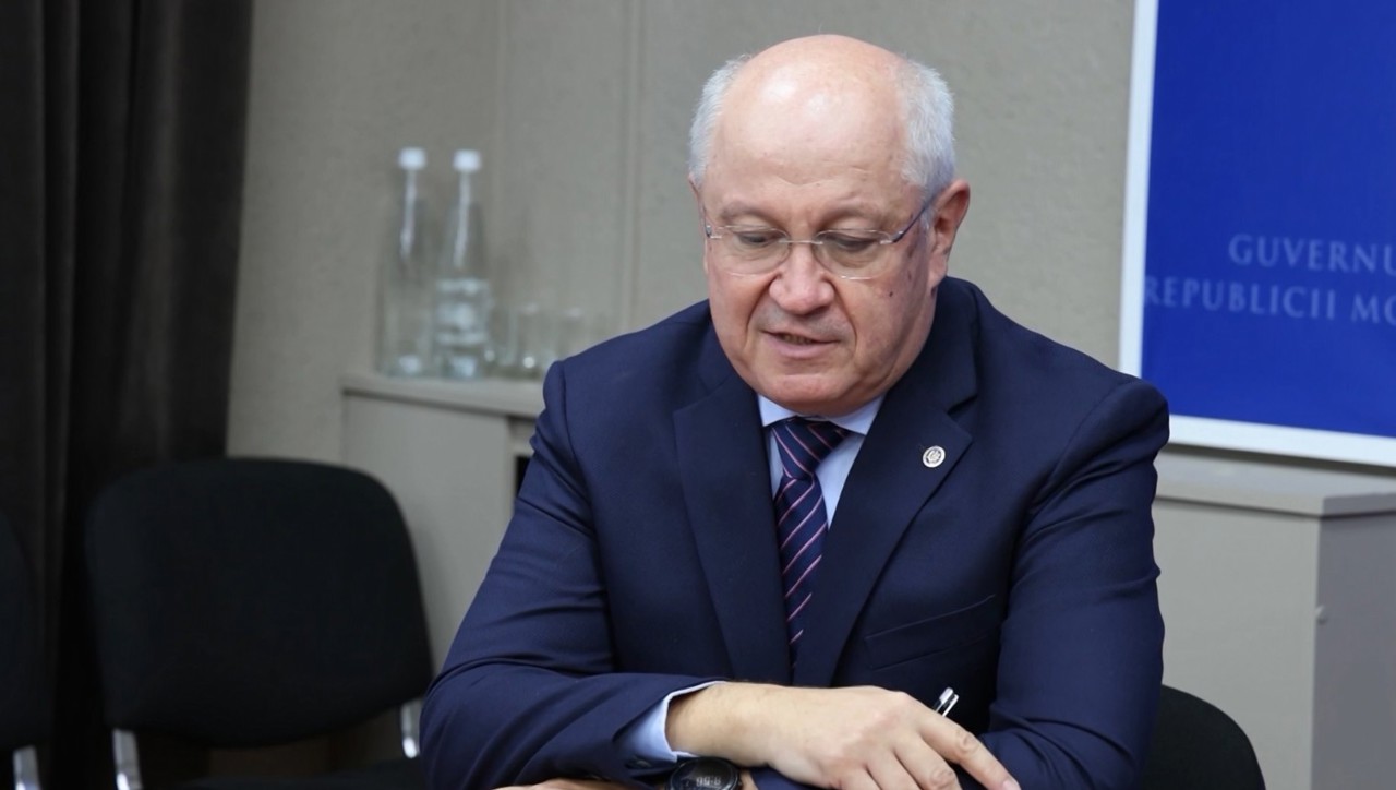 Noii miniștri, prezentați echipelor: „Accentul să fie pus pe dezvoltare economică și reforme”