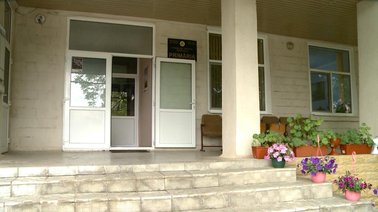 Satul Mășcăuți votează duminică un nou primar: Oamenii cer infrastructură și șanse pentru tineri