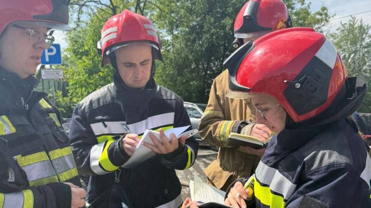 Misiune de aproape 24 de ore: Pompierii au lichidat incendiul de pe strada Lunca Bâcului
