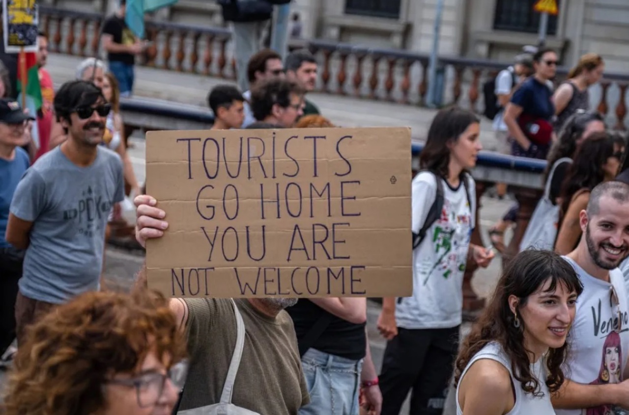 Barcelona va crește taxele turistice pentru cei care vizitează orașul pentru mai puțin de 12 ore