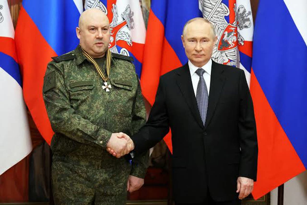 Tactica de iarnă a Moscovei: Blocat în Donbas, Putin mizează pe teroarea aeriană a Kievului