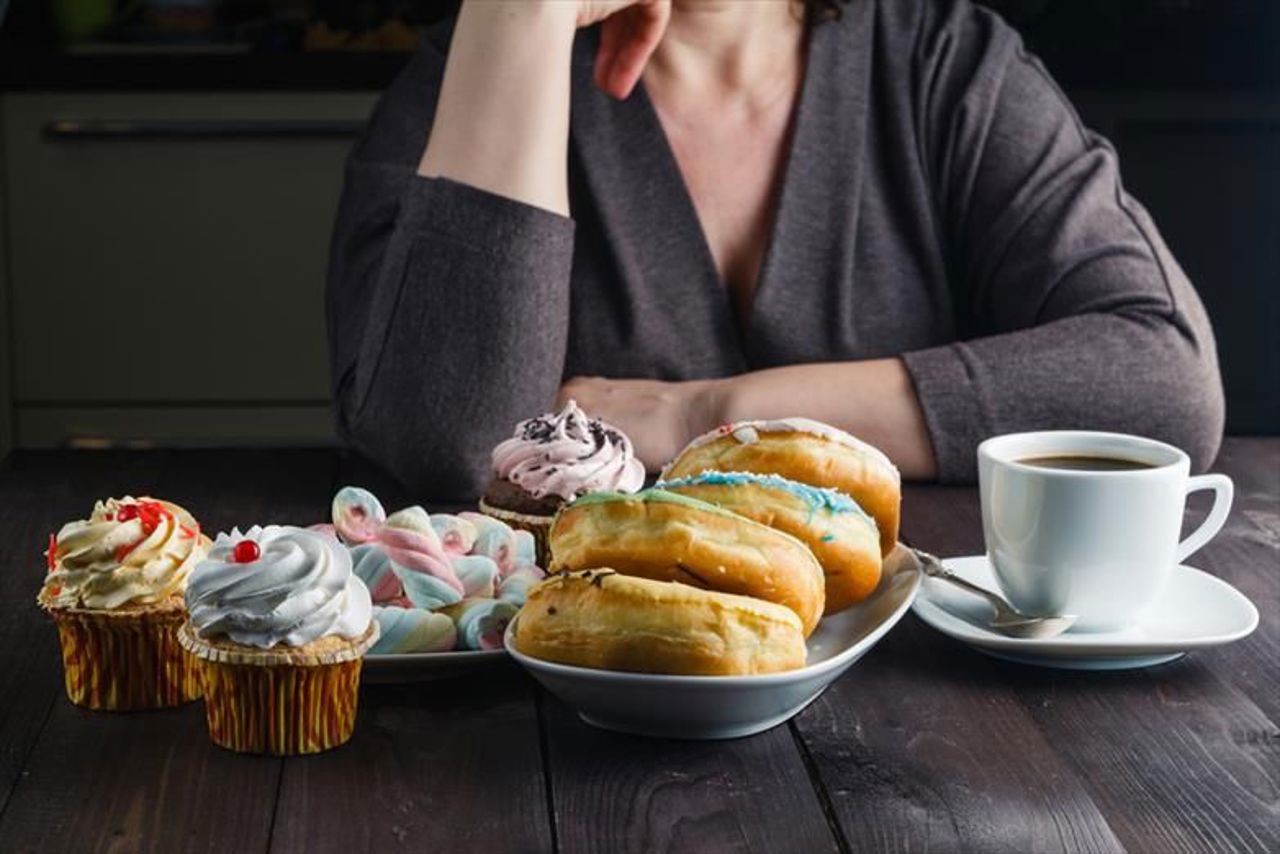 Endocrinologist details causes of seasonal sugar cravings 