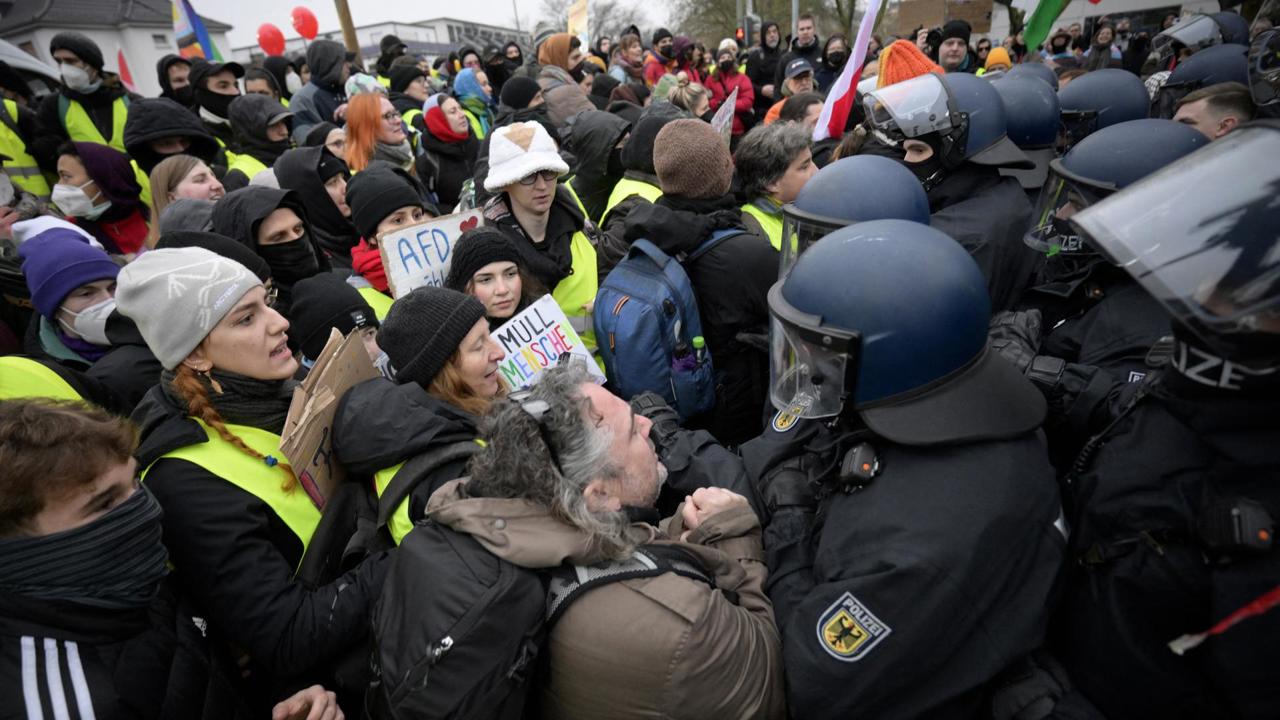 Germania: AfD își prezintă noua aripă de tineret, în timp ce străzile fierb de manifestații