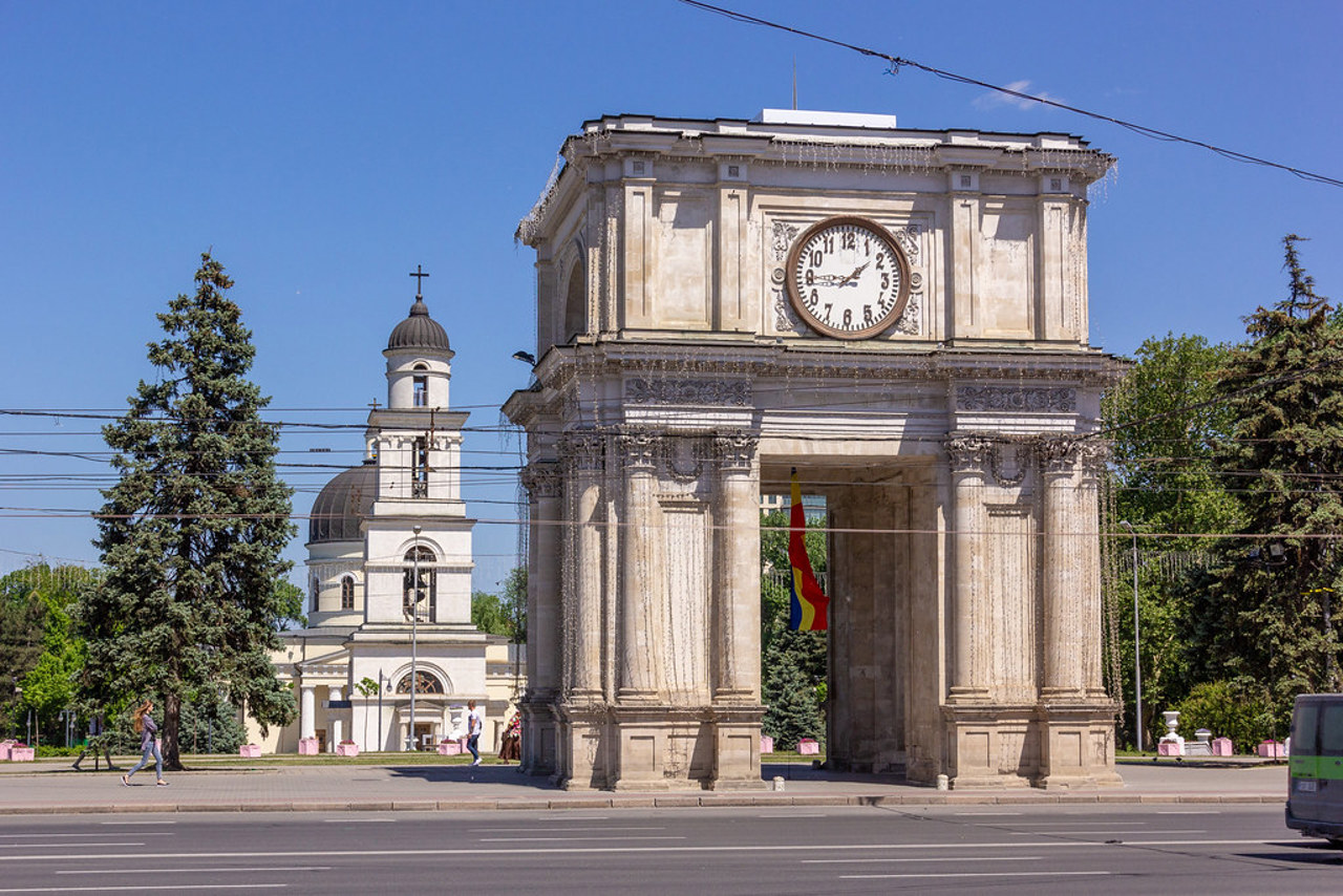 Guvernul pregătește restaurarea Arcului de Triumf. Monumentul urmează să fie înregistrat ca proprietate publică a statului