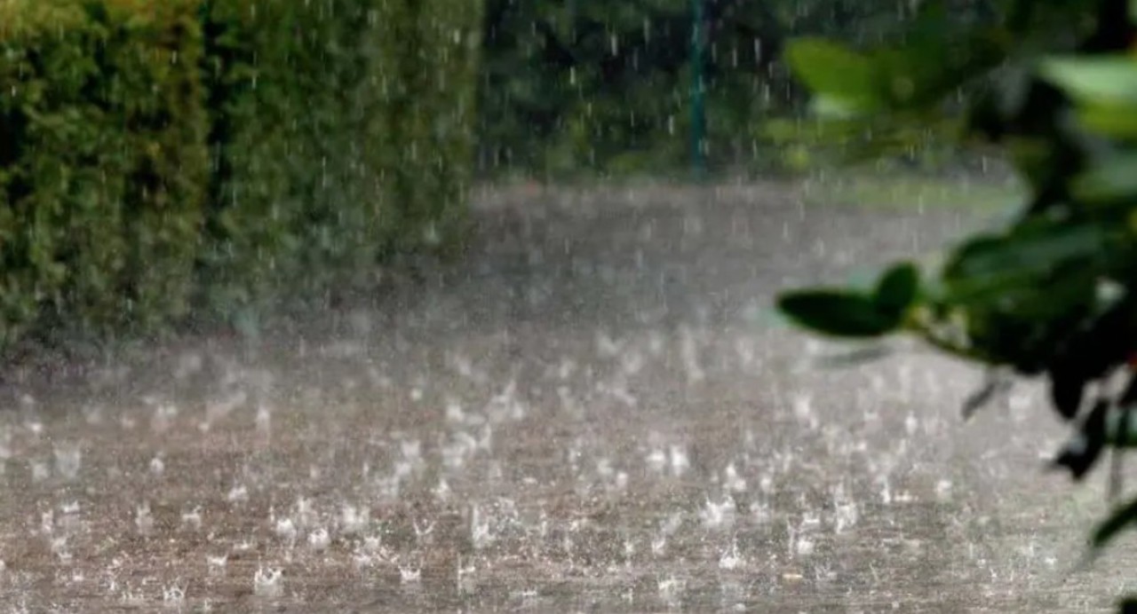 Emergency crews urge caution as heavy rain lashes Moldova 