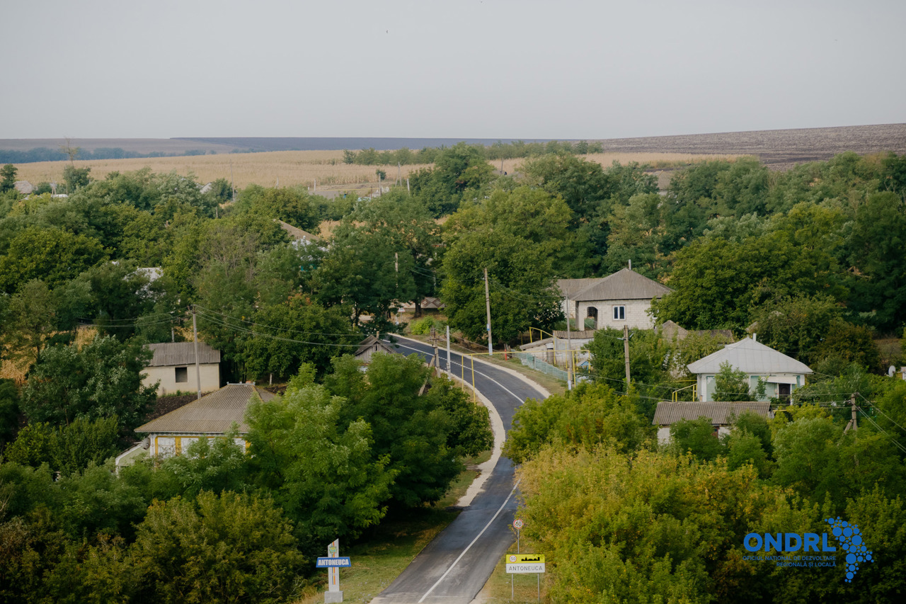 Primul proiect din Programul „Europa este aproape”, finalizat la Antoneuca: drum modern pentru 500 de locuitori