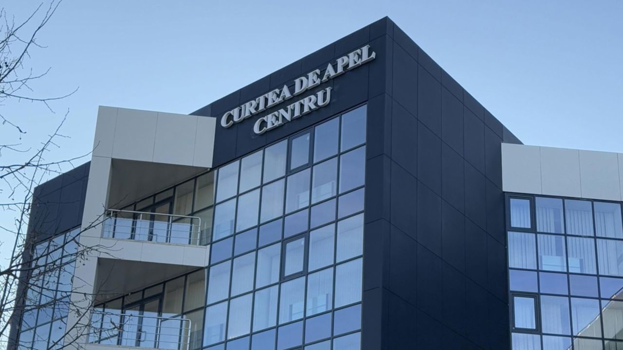 Șapte ani de închisoare și o amendă de până la 200 de mii de lei: O judecătoare de la Curtea de Apel Centru, învinuită de trafic de influență 