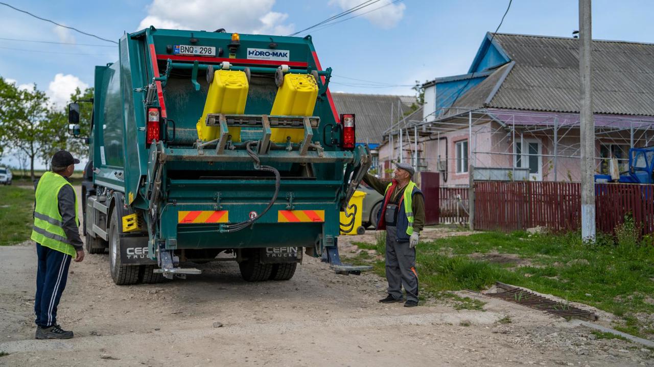 Fără gunoiști neautorizate! Serviciul comunal de gestionare a deșeurilor solide, dezvoltat în satul Borogani cu sprijinul PNUD