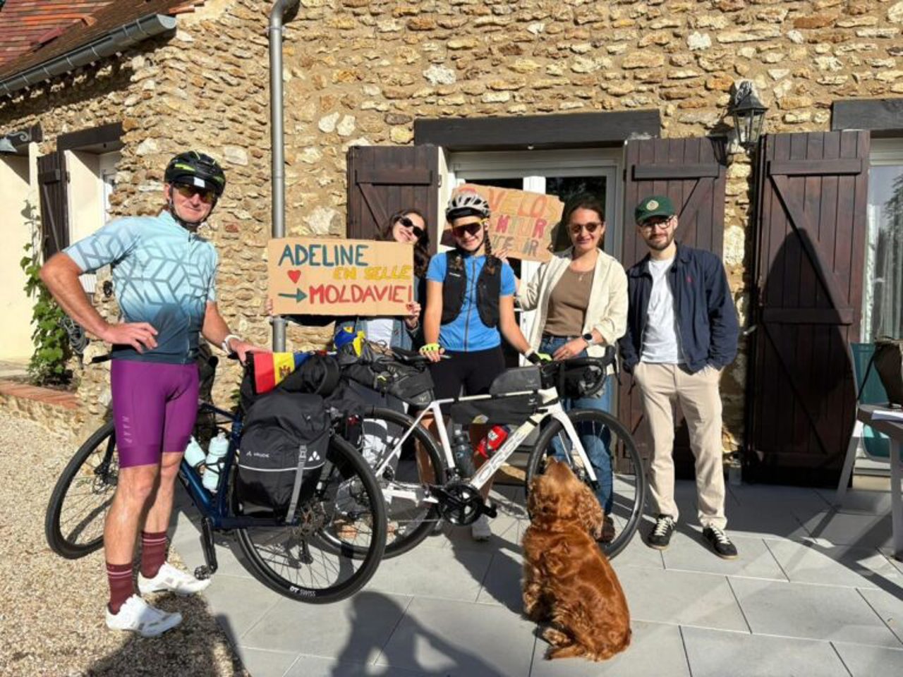 O lună pe biciclete | O tânără și tatăl ei merg cel puțin 2.500 de kilometri din Franța până în R. Moldova 