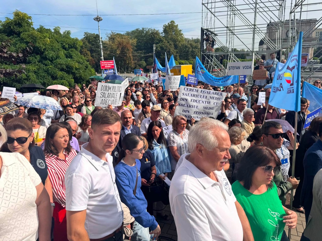 VIDEO | Bugetarii din R. Moldova vor primi plăți unice între 2.000 și 4.000 de lei până la finele anului