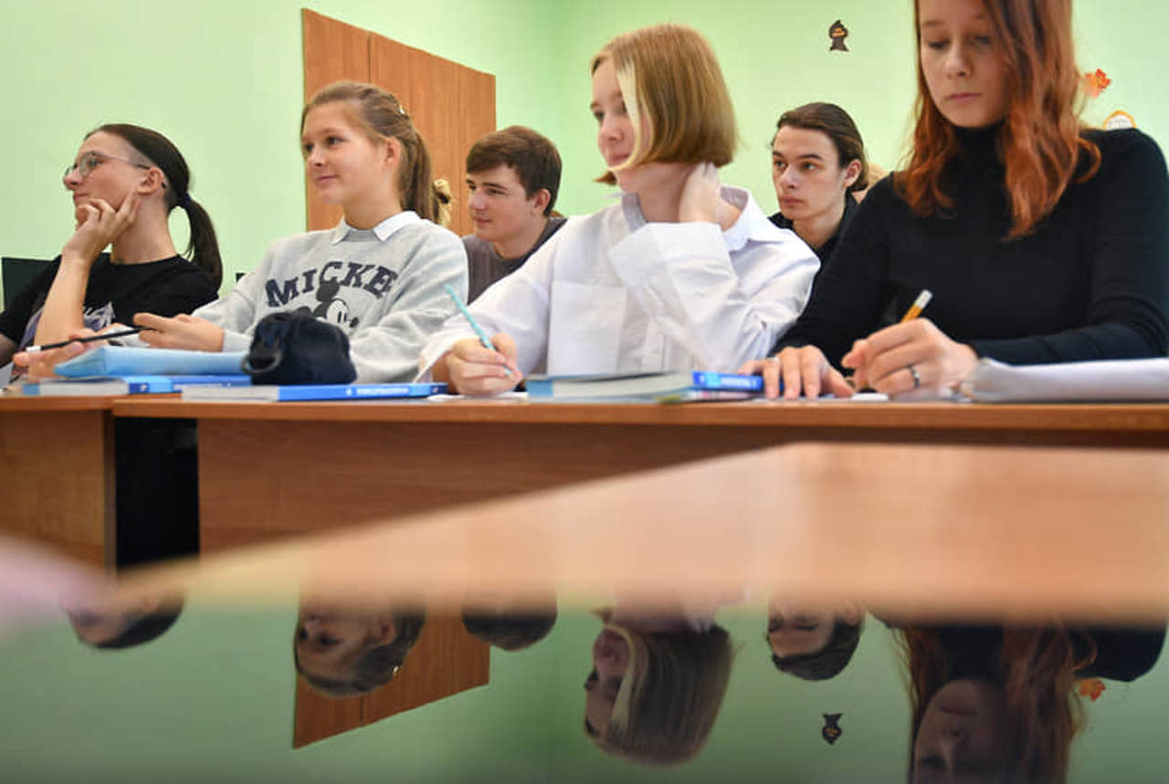 Russia bans Ukrainian language from schools