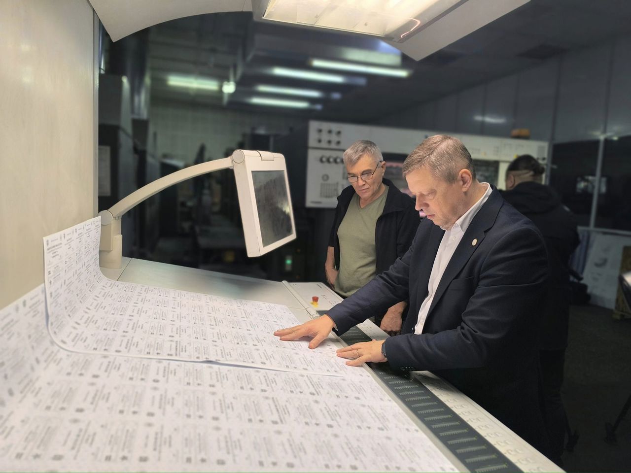 CEC starts printing ballot papers for the second round of the presidential elections