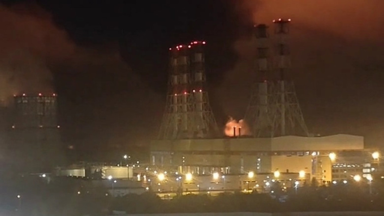 Atac cu drone ucrainene la Sankt Petersburg: incendiu la un terminal petrolier și întreruperi ale rețelei VKontakte