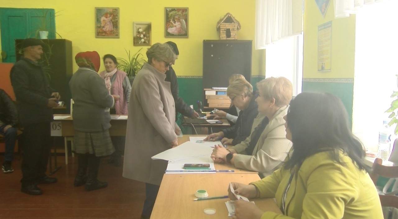 VOX // Alegătorii afirmă că au votat pentru un viitor mai bun în localitatea lor: „Vrem un sat frumos, nu părăsit”