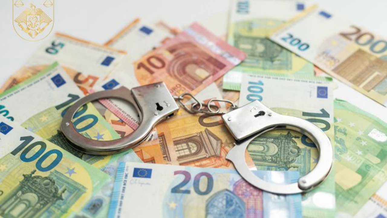 Condamnat la închisoare, după ce a obținut prin înșelăciune un apartament și o mașină 