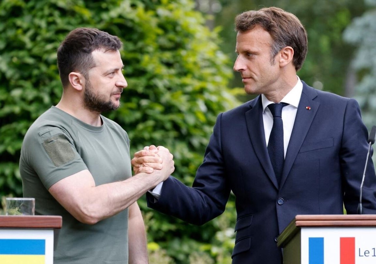 "До победы": Эммануэль Макрон дает заверения - Франция будет "непоколебимо" поддерживать Украину 