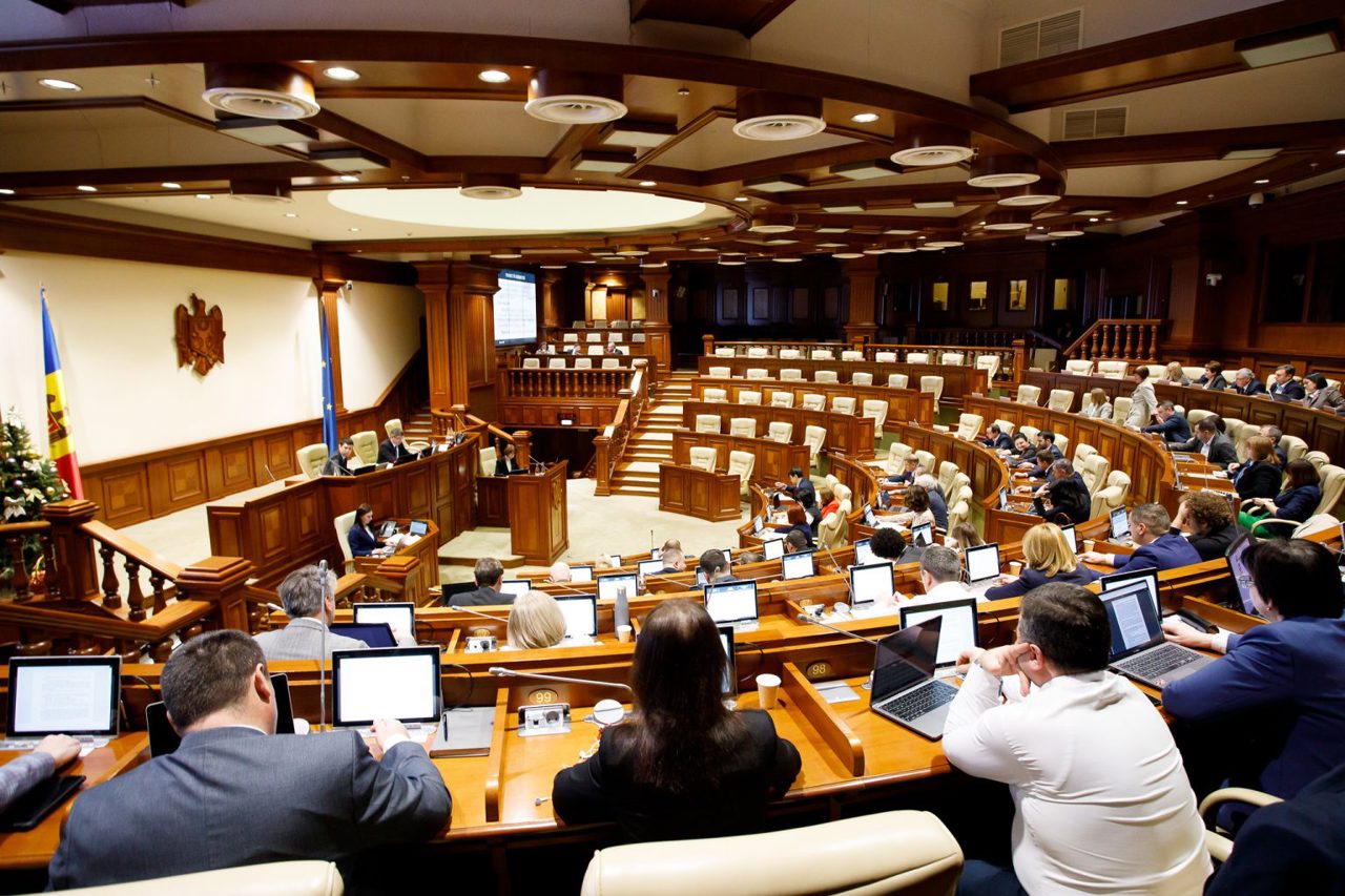 Deputații moldoveni au felicitat cetățenii cu prilejul Nașterii Domnului 