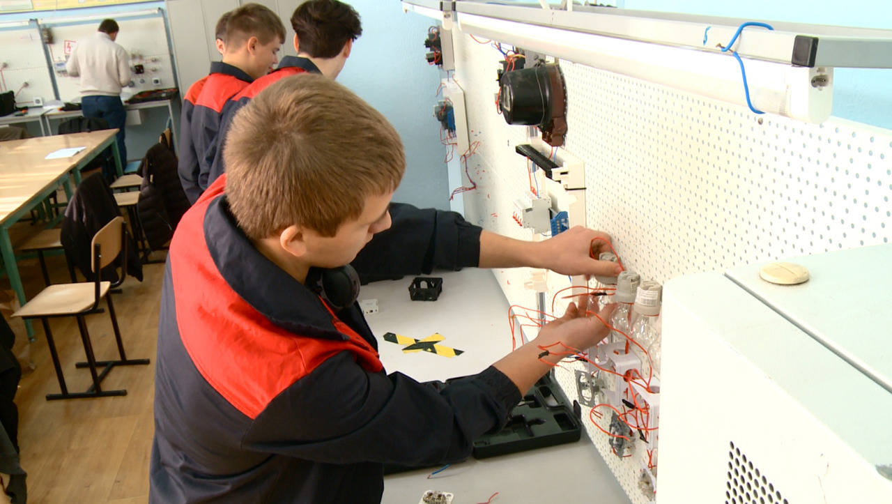 Specialitatea „Electrician - instalator de panouri fotovoltaice”, tot mai solicitată în școlile profesionale 