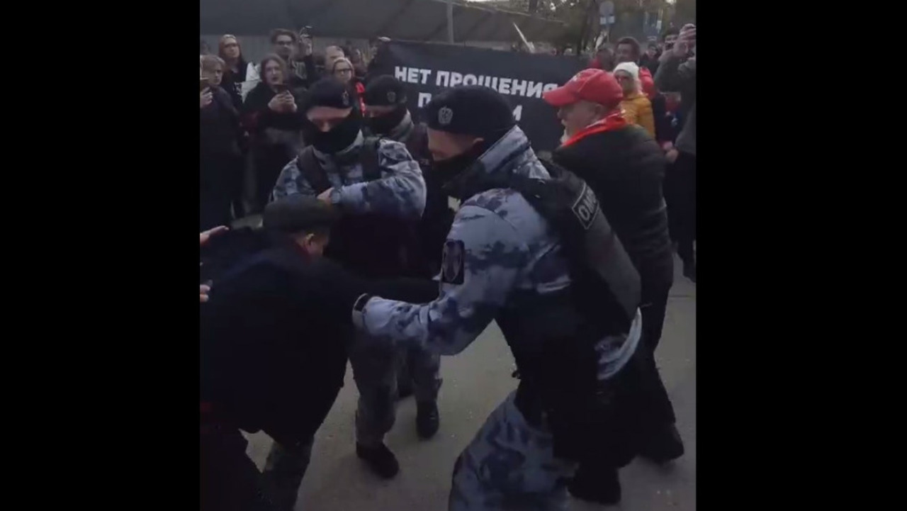 Moscova: Rețineri la un miting al comuniștilor după scandări împotriva „Rusiei Unite” și a represiunilor politice
