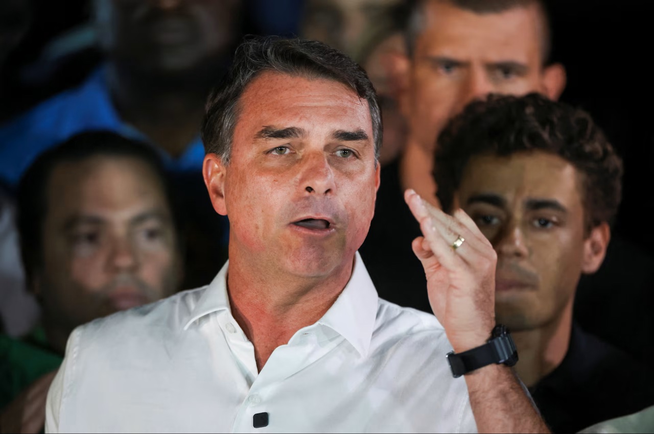 Flávio Bolsonaro, candidatul învins la alegerile din Brazilia, se declară „liderul” țării într-o scrisoare pe platforma X