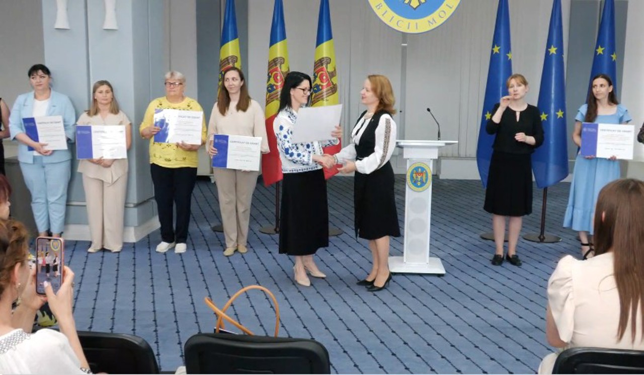 One million lei in grants for active aging through digital training and crafts