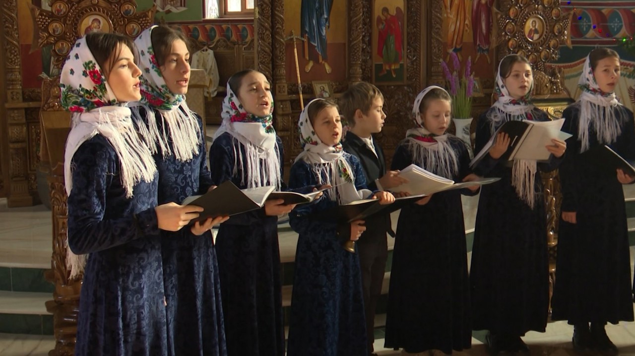 Nașterea lui Iisus, vestită prin colinde la Catedrala „Sfinții Apostoli Petru și Pavel” din Chișinău