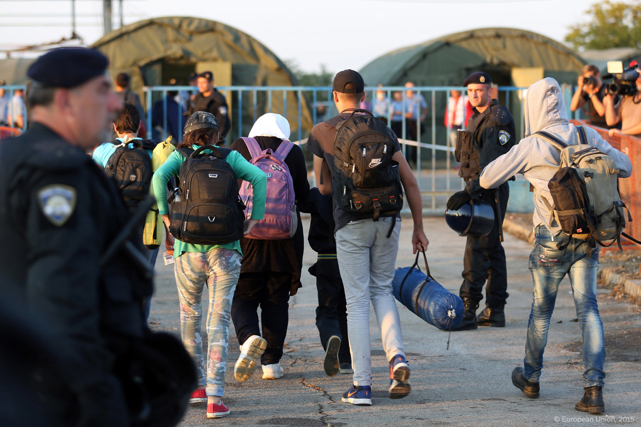 UE a înăsprit regulile privind azilul: Verificări la frontierele externe și deportări mai rapide