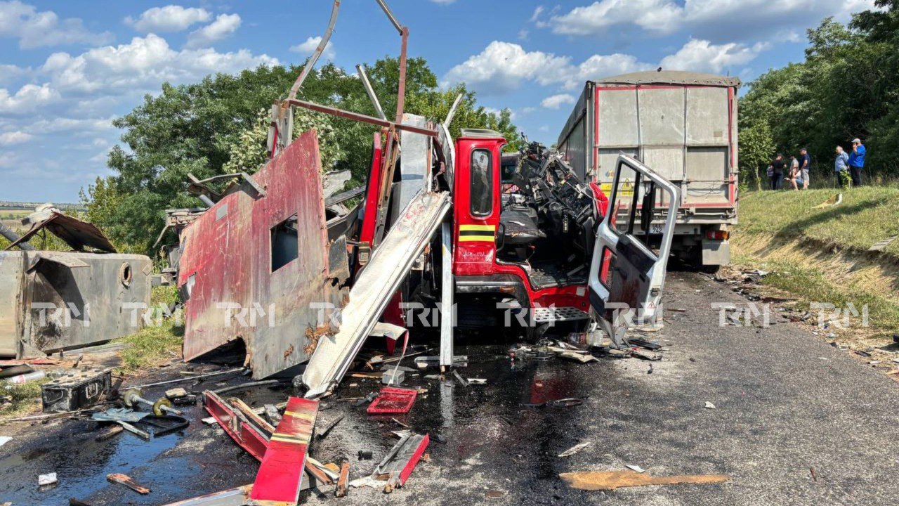 (ФОТО, ВИДЕО) ДТП в Теленештском районе: погиб спасатель, еще три человека получили травмы