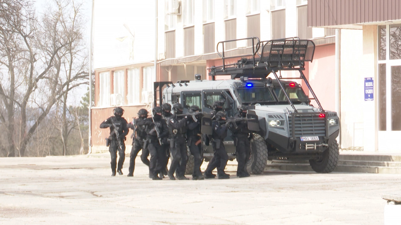 Simulare de luare de ostatici la Ungheni: Intervenție comună a polițiștilor din R. Moldova și România